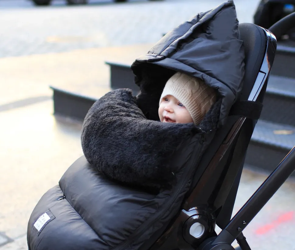 7 A.M. Enfant POD Footmuff, Small/Medium (0-18M) - Black Plush