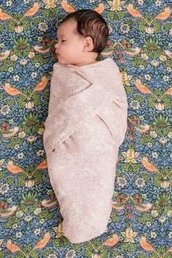 DockATot Swaddle Set - Brer Rabbit / Strawberry Thief