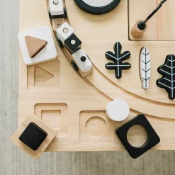Wonder & Wise Awesome Activity Table