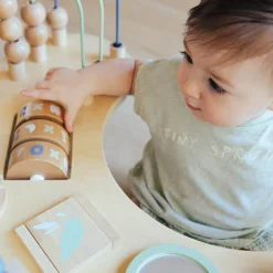 Wonder & Wise Hi- Lo Activity Table